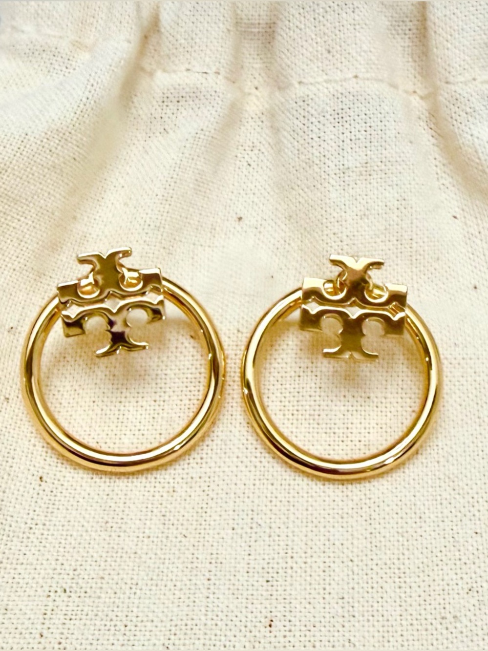 NEW Tory Burch
Miller Front-Back Earrings
Gold - Picture 6 of 10